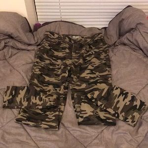 Camouflage jeans